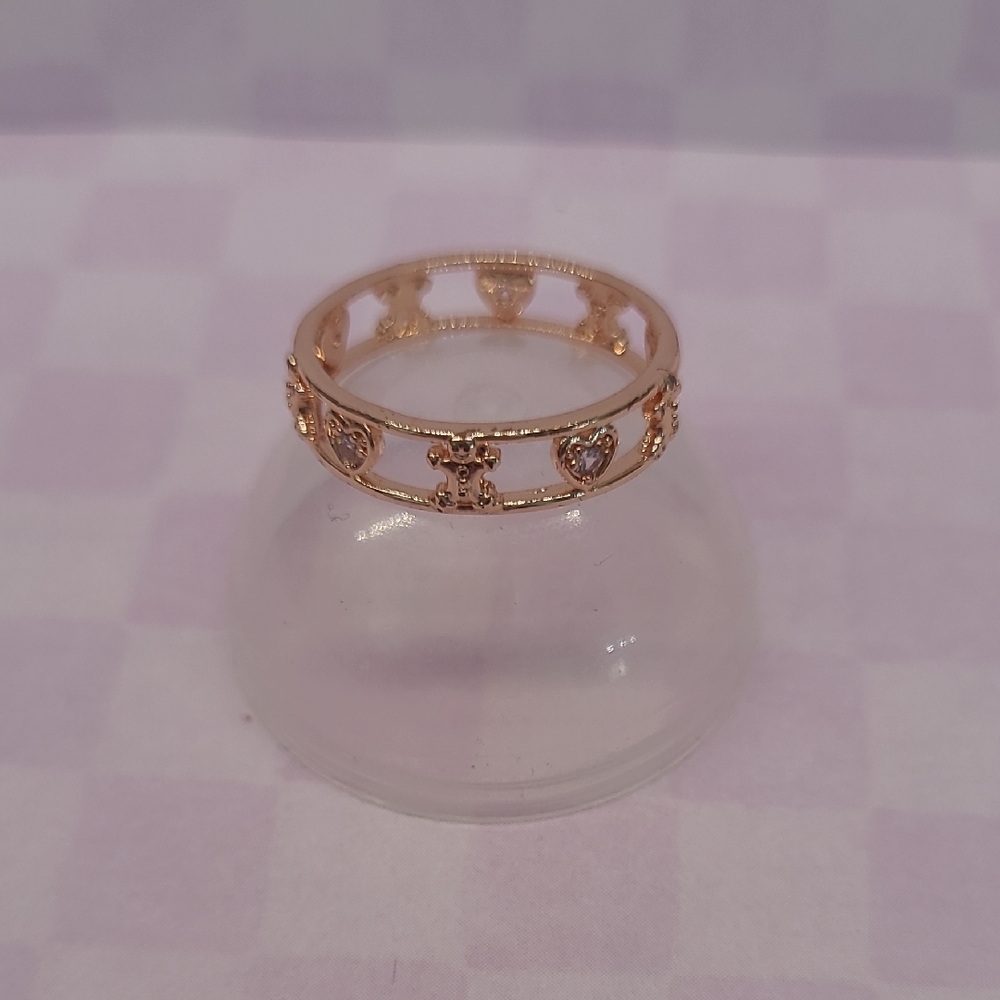 Delicate Rose Gold Heart Gingerbread Man Accent Band Ring
